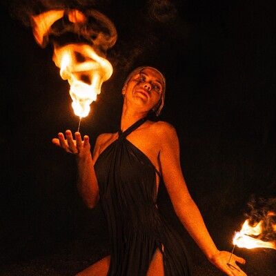 Shelby Jewel, fire performer in Perth, photo 2