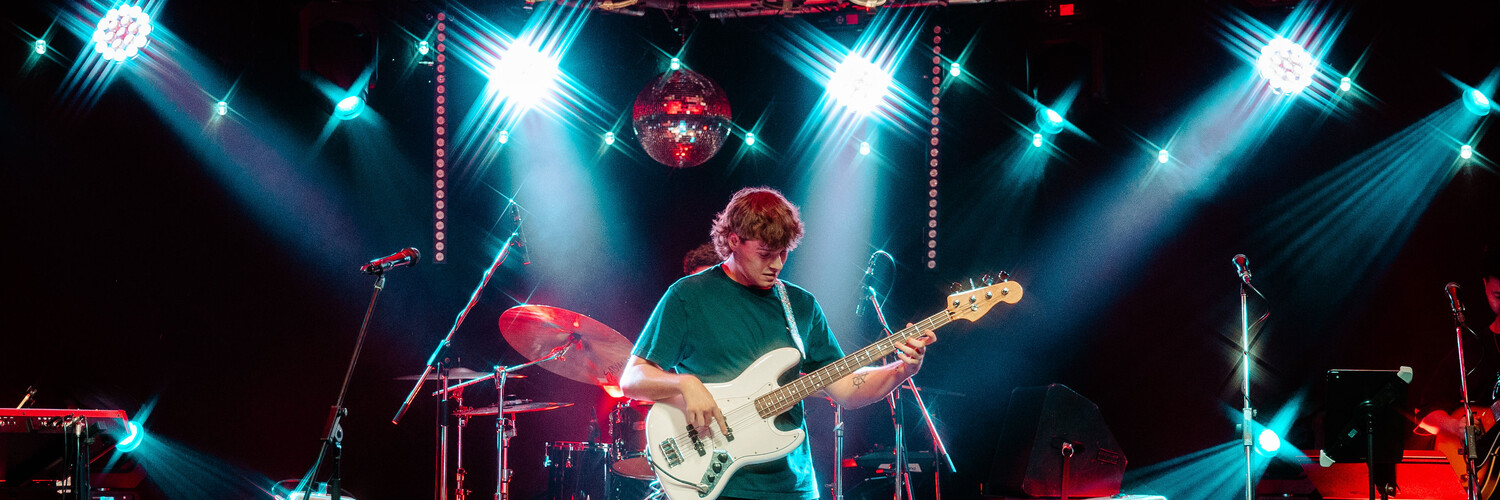 Joshua Young, guitarist in Perth, photo 3