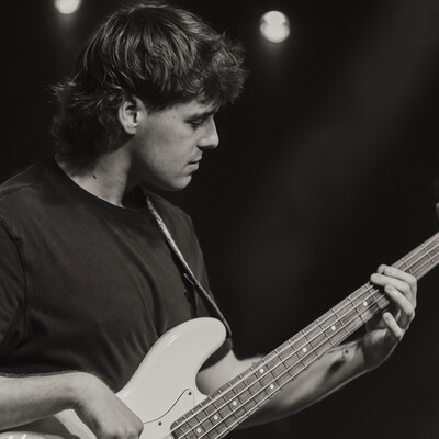 Joshua Young, guitarist in Perth, photo 2