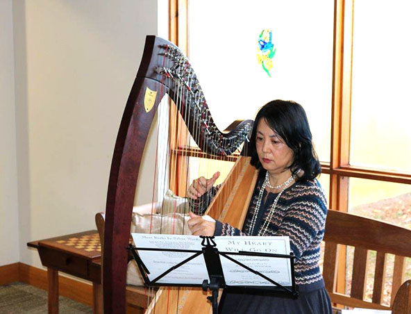 Terry, harp player in Perth, photo 2
