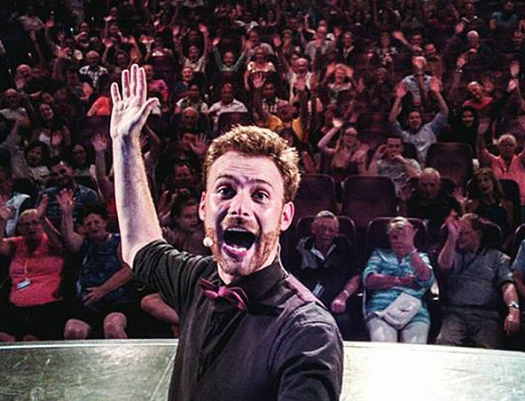 Morgan, juggler in Perth, photo 2