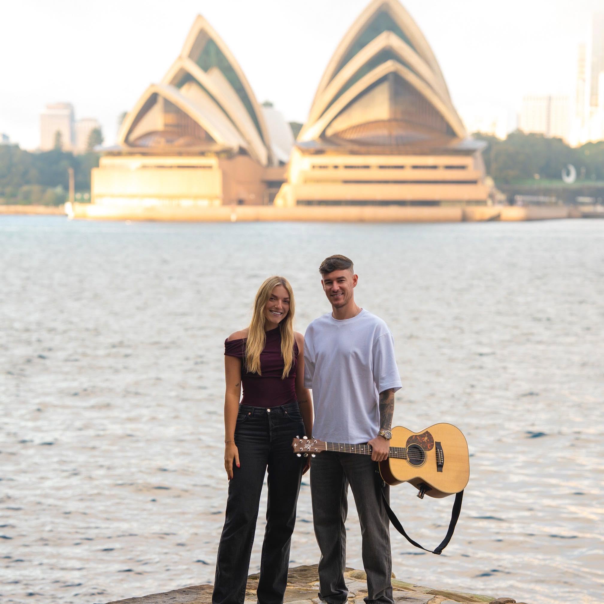 Two on A Visa, musical duo in Perth, photo 2