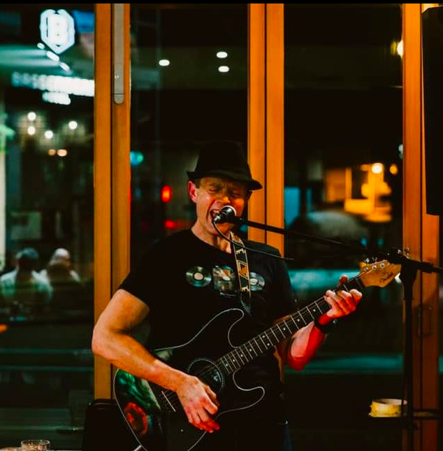 Rick Twine, musical soloist in Perth, photo 2