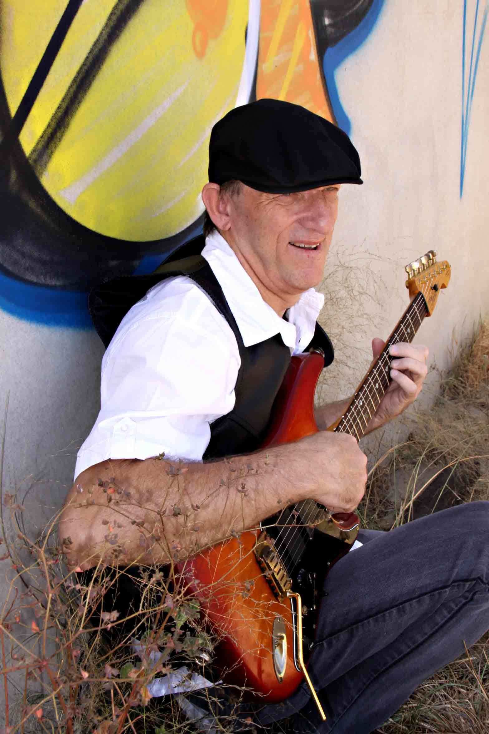 Rod Coxell, musical soloist in Perth, photo 3