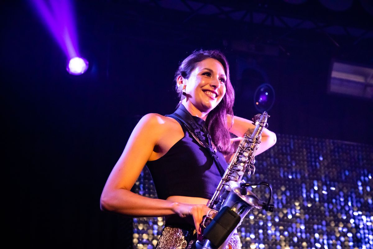 Sax Lady Laureli, saxophone player in Perth