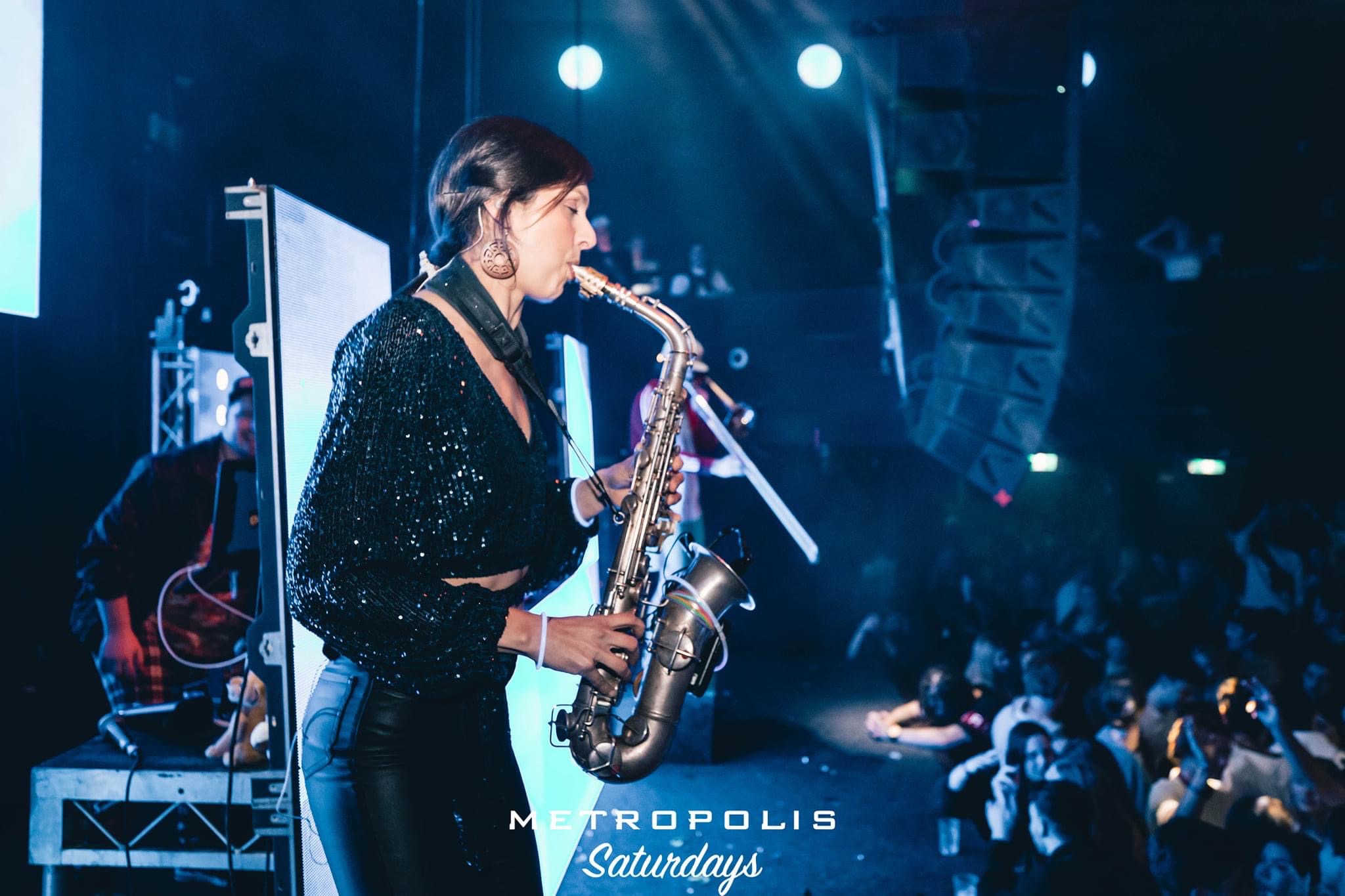 Sax Lady Laureli, saxophone player in Perth, photo 2