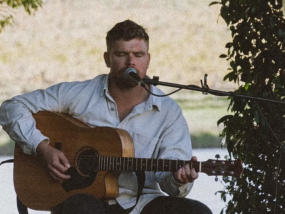 Oscar Litchfield, singer in Perth