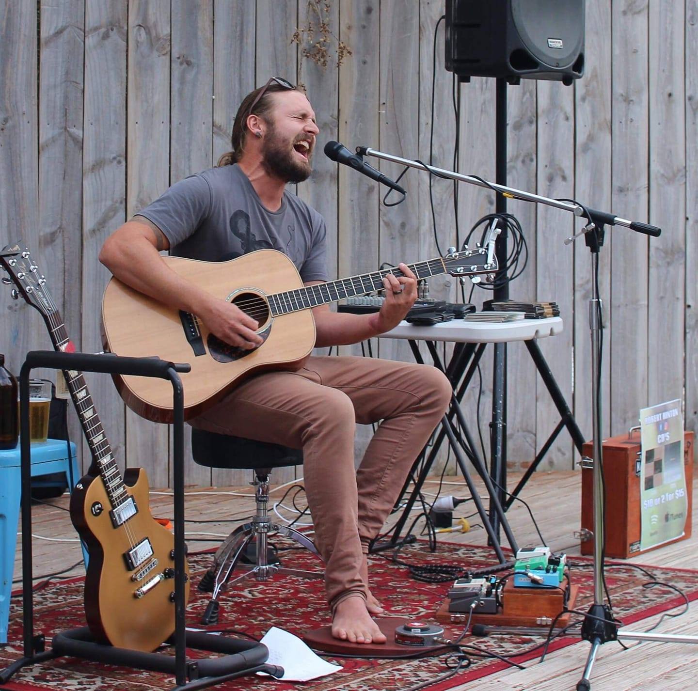 Robert Hinton, singer in Perth, photo 2