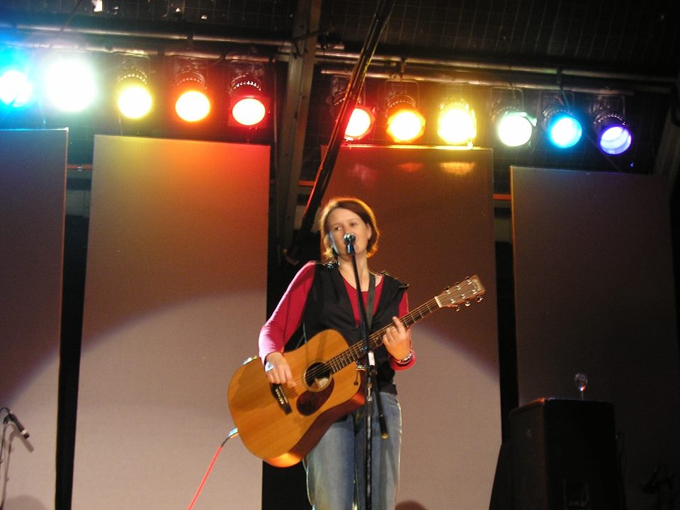 Anita Downes, singer-songwriter in Perth, photo 3