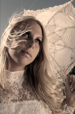 Daisy Clover, singer-songwriter in Perth
