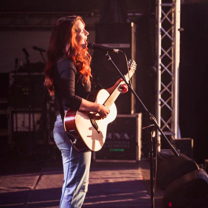 Erin McMahon, singer-songwriter in Perth, photo 3