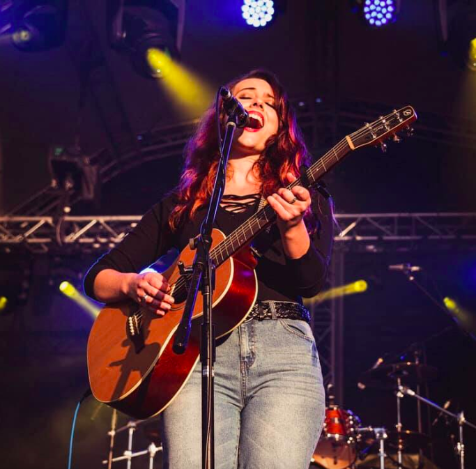 Erin McMahon, singer-songwriter in Perth, photo 2