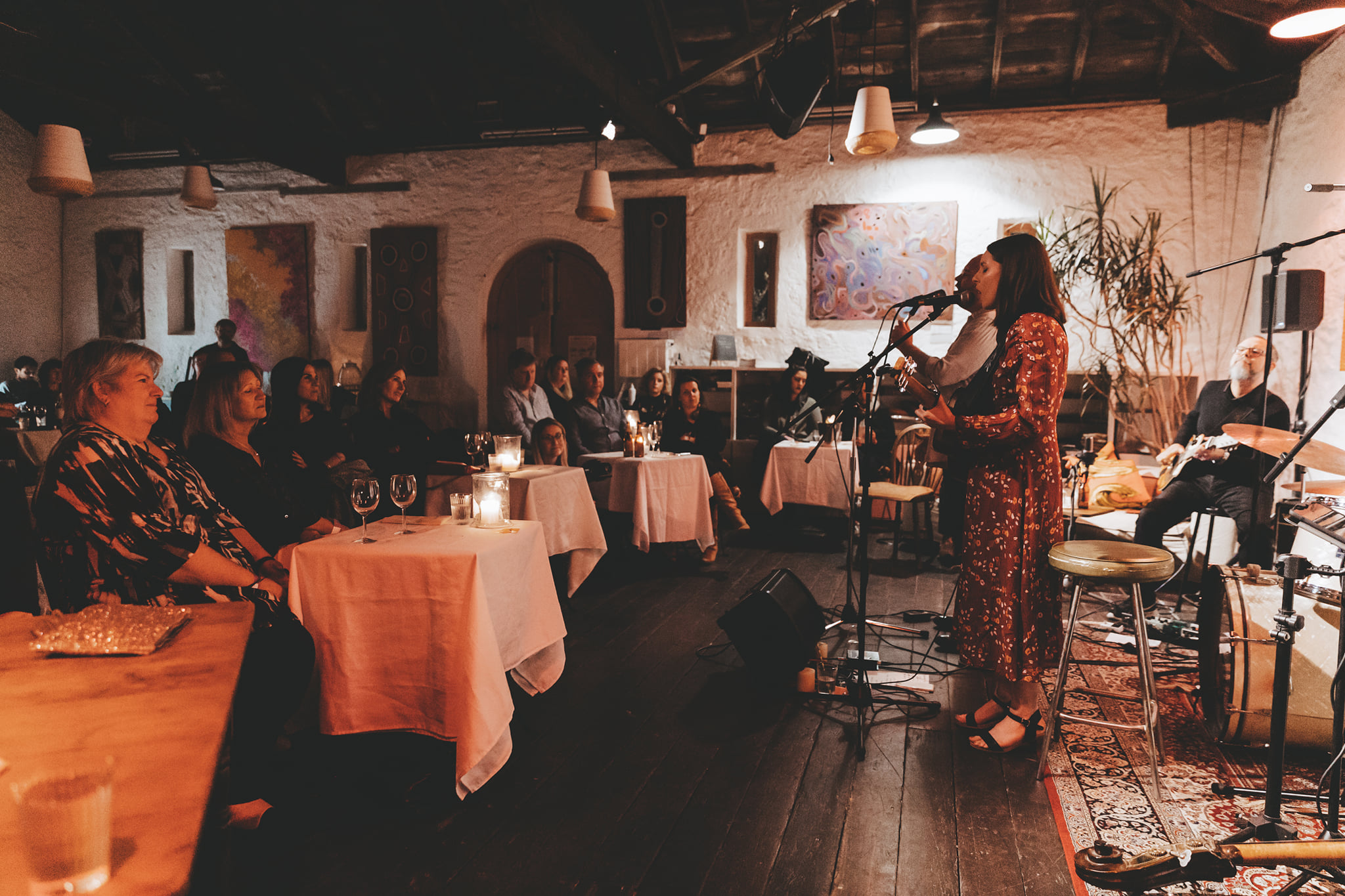 Helen Shanahan, singer-songwriter in Perth, photo 3