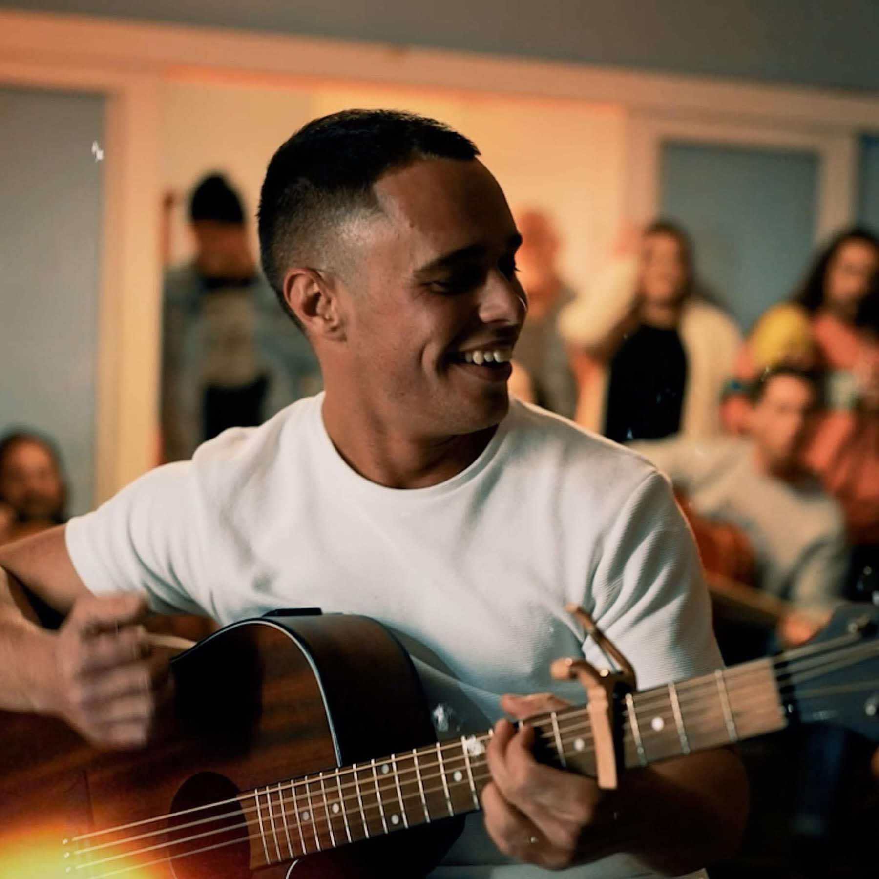 Mario Leeder, singer-songwriter in Perth