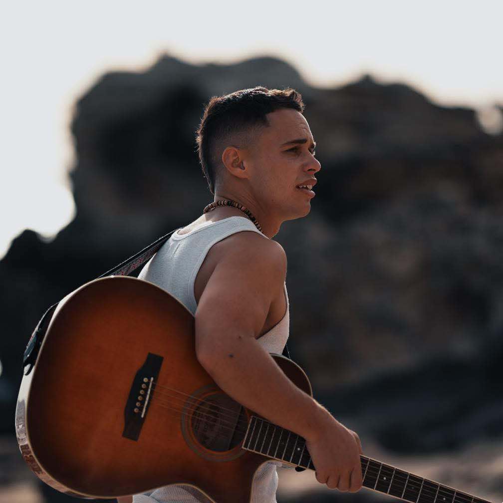 Mario Leeder, singer-songwriter in Perth, photo 3