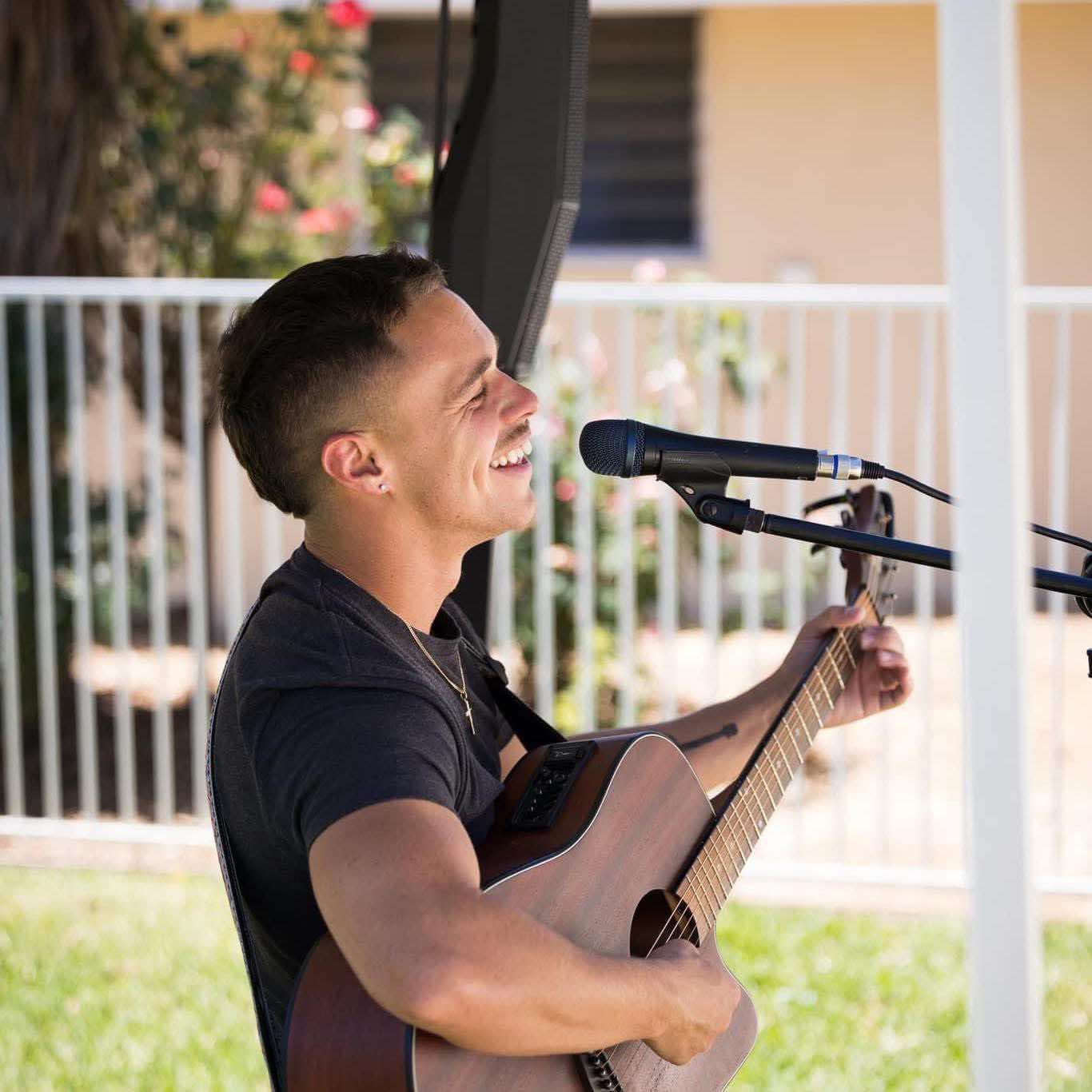 Mario Leeder, singer-songwriter in Perth, photo 2