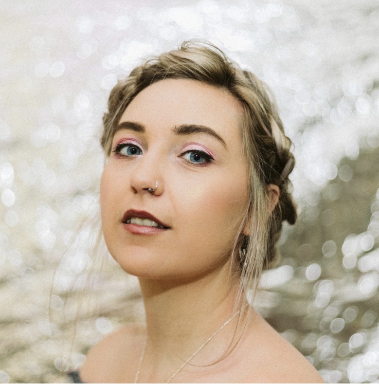 VILLAH, singer-songwriter in Perth