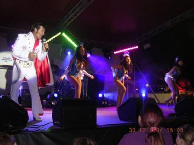 Elvis 2000: Niel Barnes, singing impersonator in Perth, photo 2