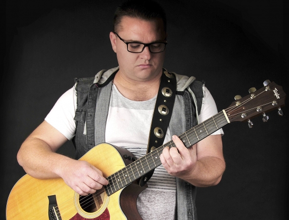 Neil Adams, musical soloist in Perth
