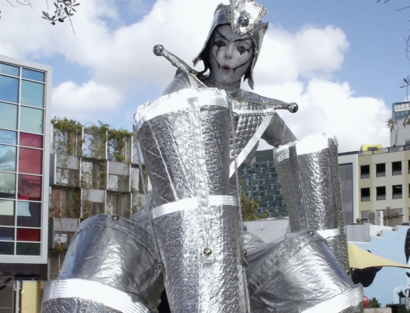 Alien Robots, stilt walker in Perth, photo 2