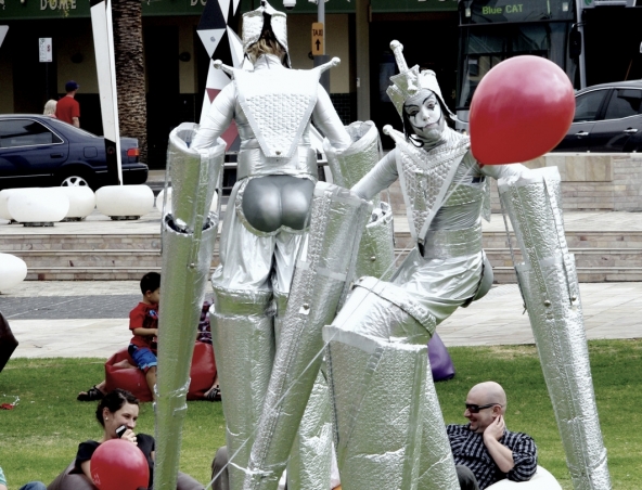 Alien Robots, stilt walker in Perth, photo 3