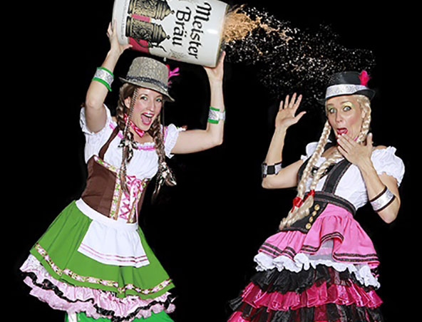 Beer Wenches, stilt walker in Perth, photo 2