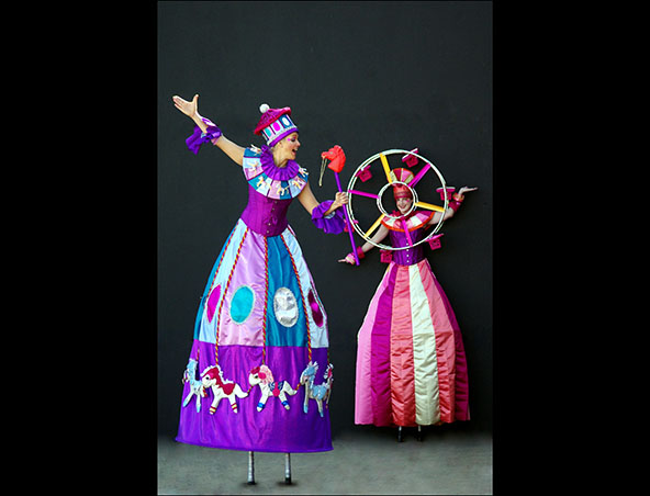 Fairground Fabulouness, stilt walker in Perth, photo 2
