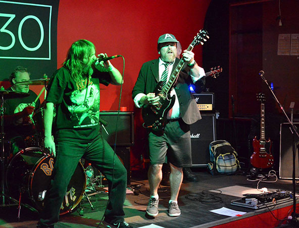 Bon Scott Tribute Band, live in Perth, photo 3