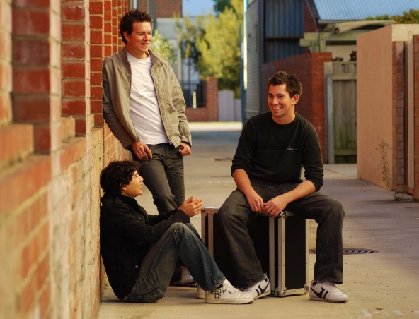 3 2 1, musical trio in Perth