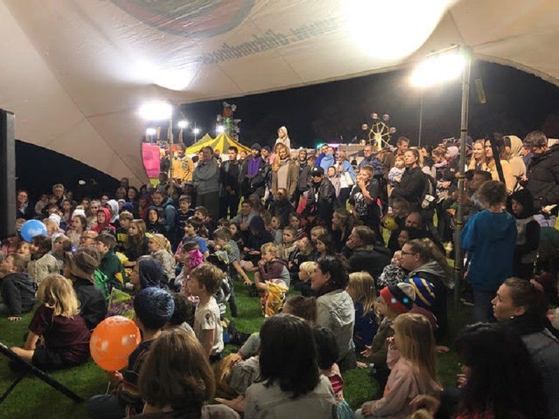 Dinkum Dinosaurs, ventriloquist in Perth, photo 2
