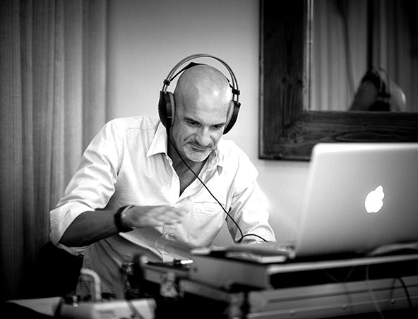 Scott-e, wedding dj in Perth