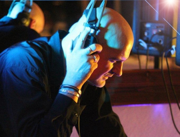 Scott-e, wedding dj in Perth, photo 2
