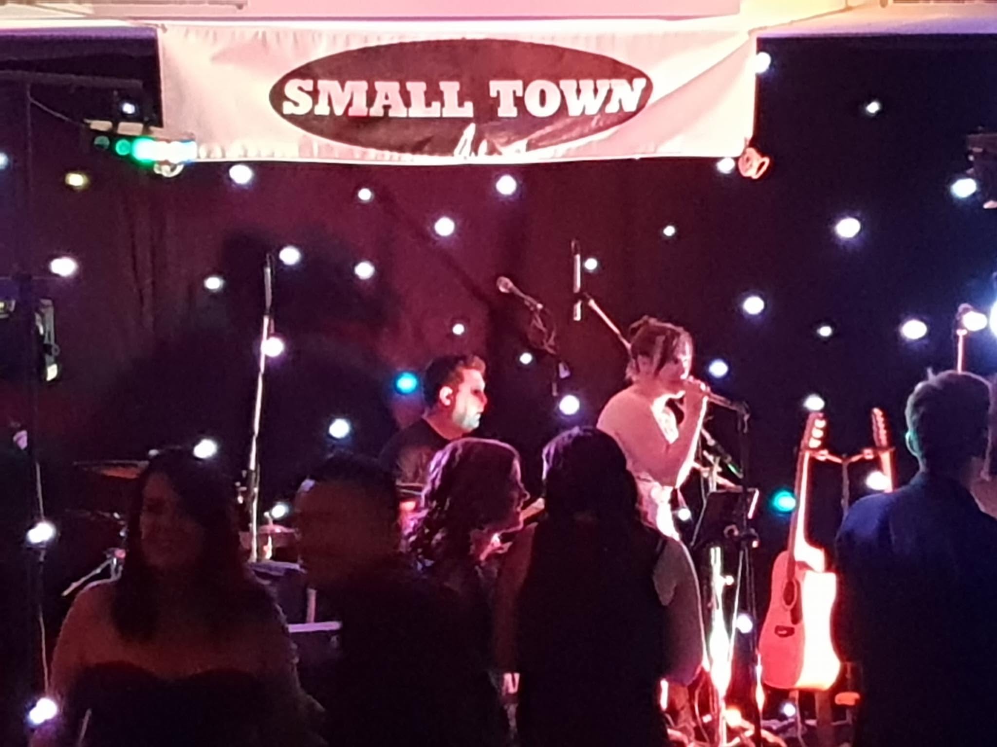 Smalltown, musical duo in Pilbara, photo 2