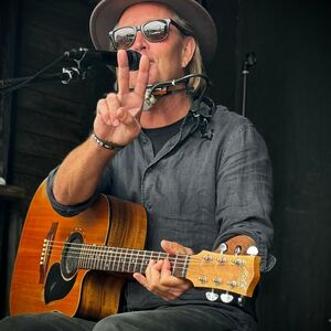Richie Langford, singer-songwriter in Port Douglas, photo 2