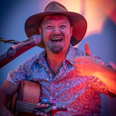 Shannon Hunter, musical soloist in Port Douglas, photo 2