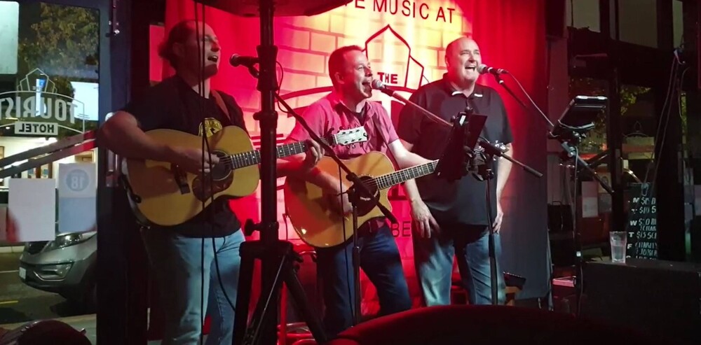 The Friday Band, cover band in Queanbeyan, photo 3