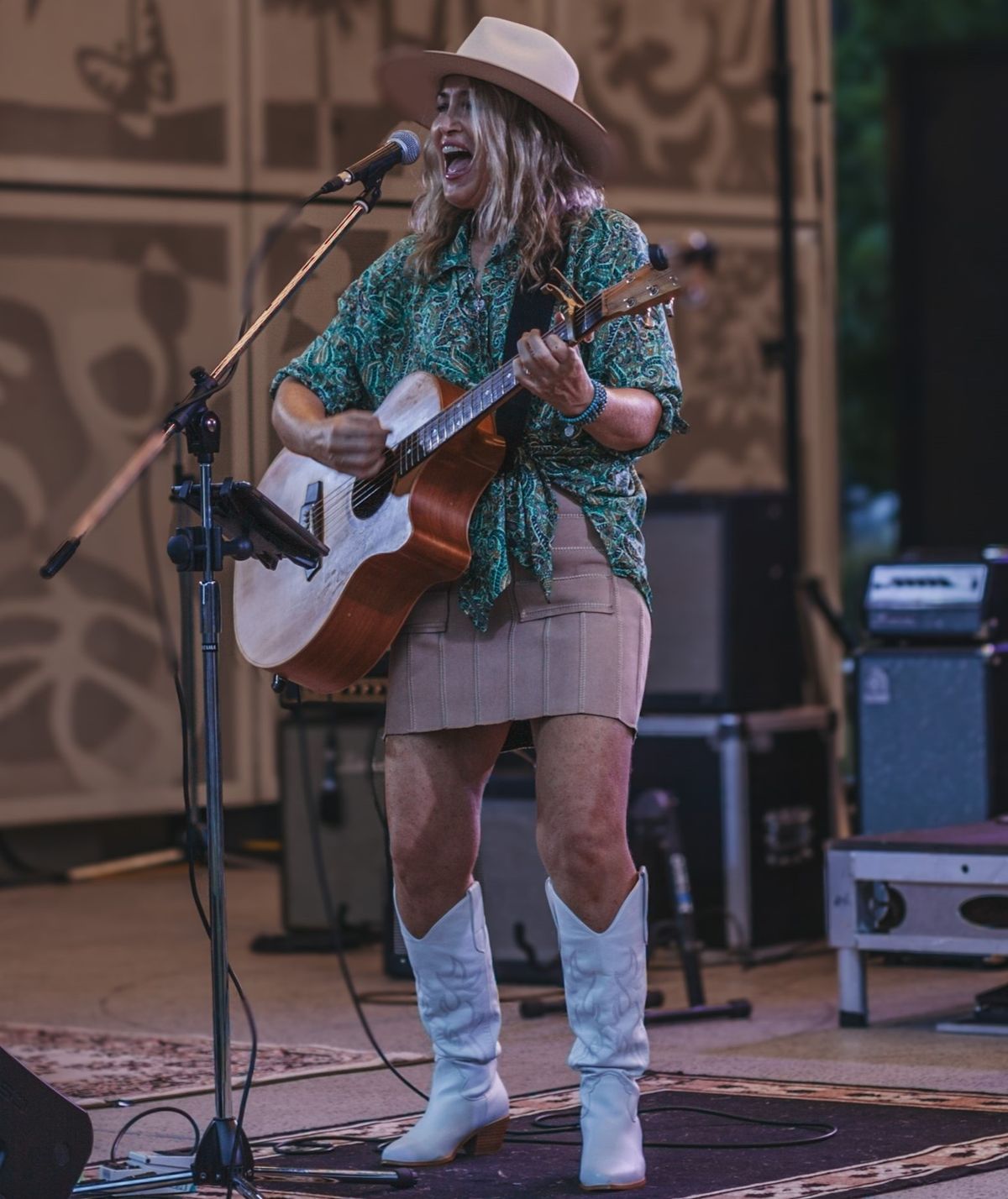 Fiona O'Shea, wedding band in Queensland