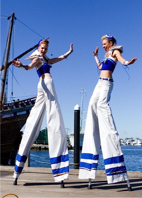 SAILOR CIRQUE GALS, stilt walker in Perth, photo 3