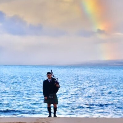 Bagpipes, bagpiper in San Remo, photo 2