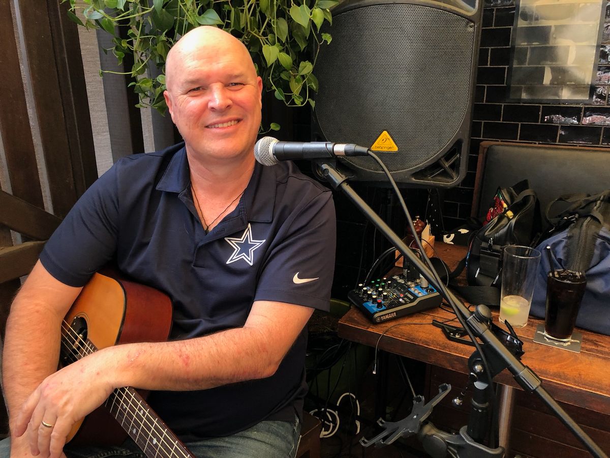 Sean Metcalfe, singer-songwriter
