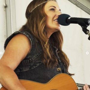 Angela Easson, singer in Sunshine Coast, photo 2
