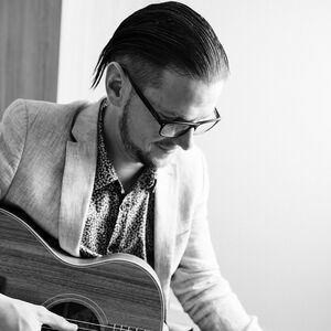 Brad Schultz, singer-songwriter in Sunshine Coast, photo 2