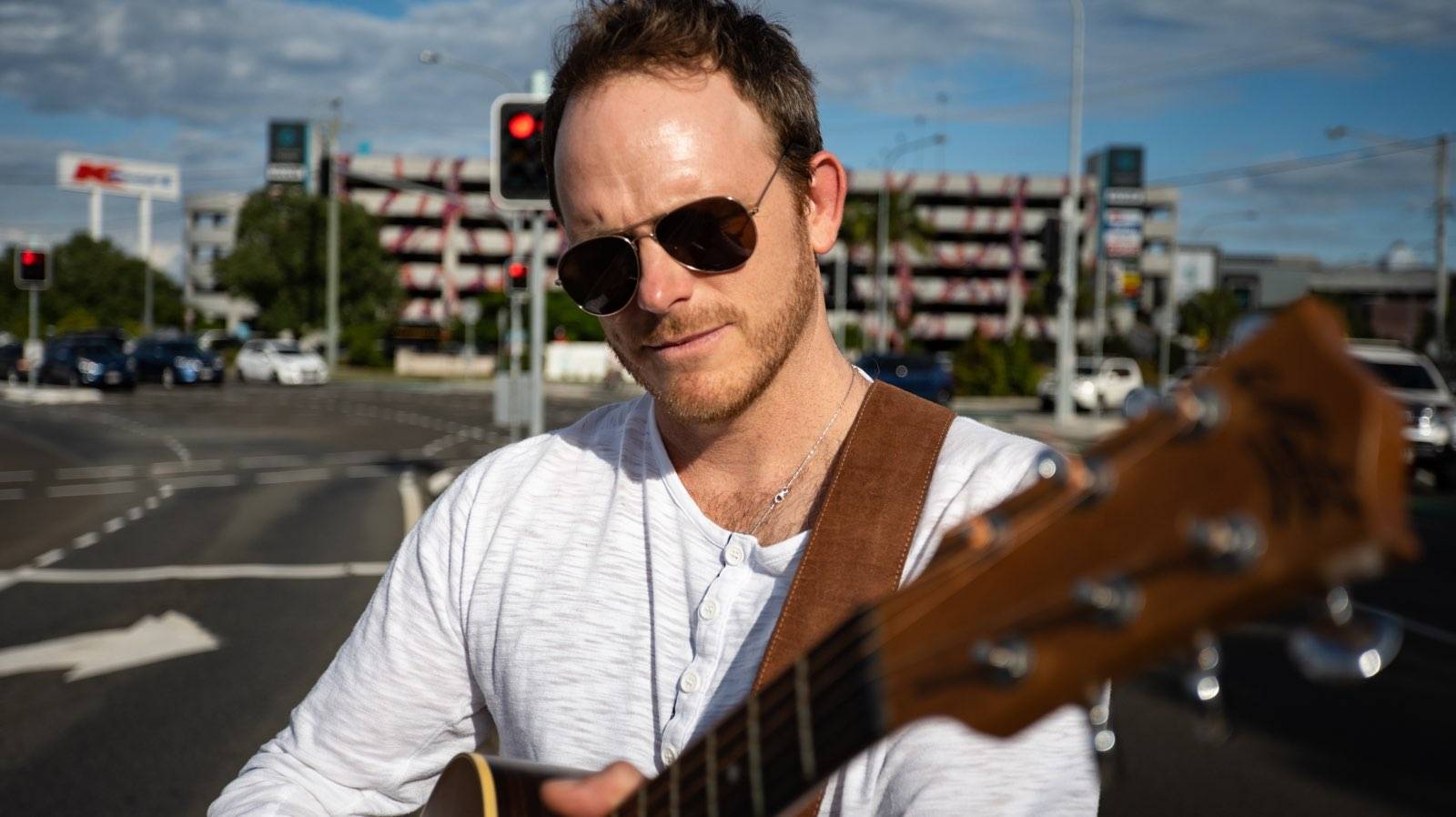 Dave Barrie, singer in Sunshine Coast
