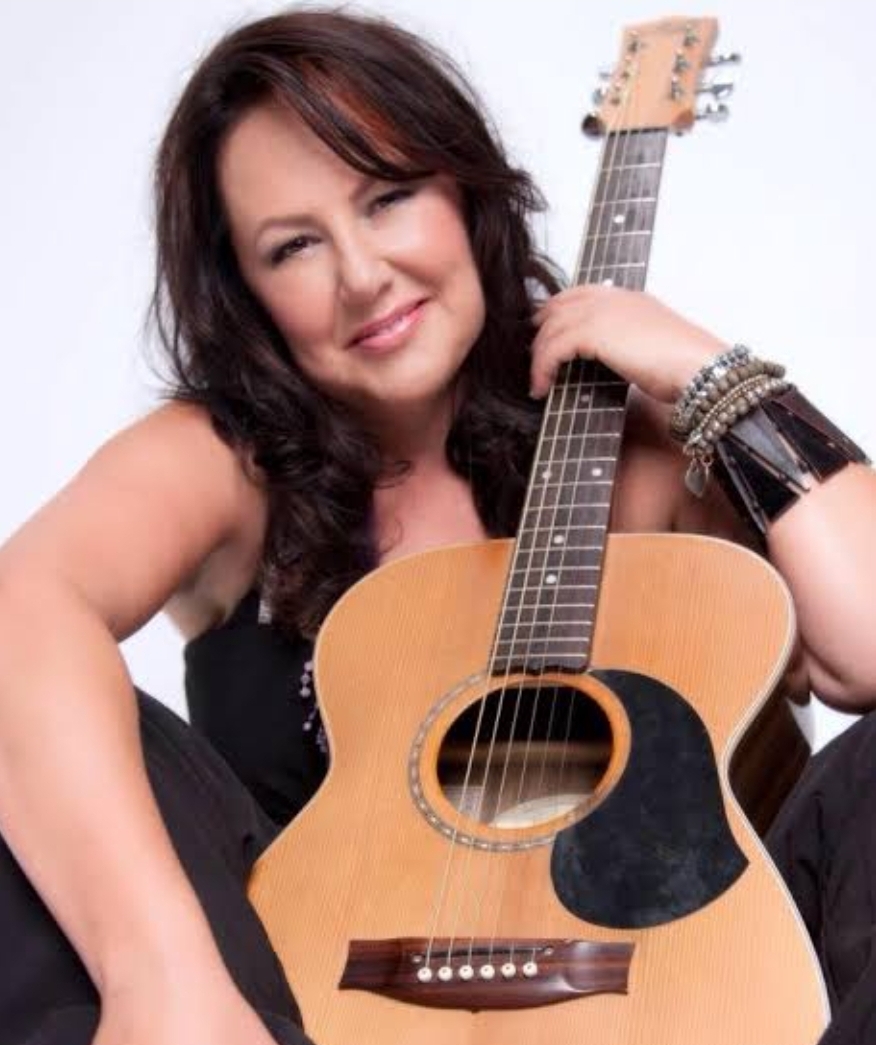 Janice Smithers, wedding singer in Sunshine Coast