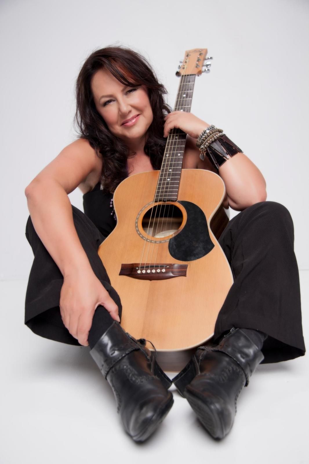 Janice Smithers, wedding singer in Sunshine Coast, photo 3