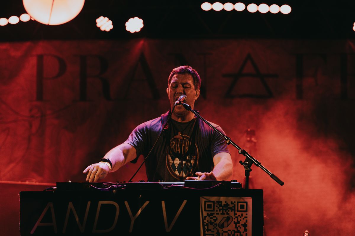 Andy V, musical soloist in Sunshine Coast