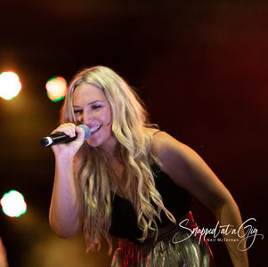 Leigha Moore, country singer in Sunshine Coast, photo 2