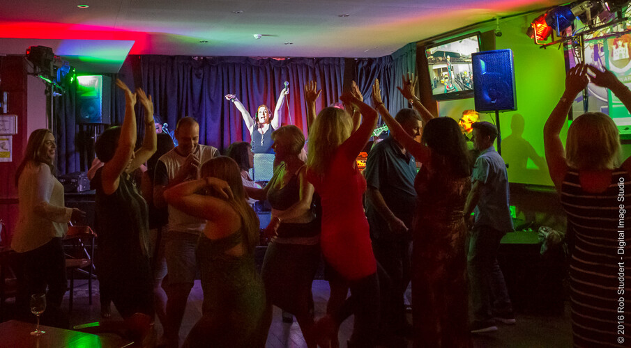 Groovology, cover band in Sunshine Coast, photo 3