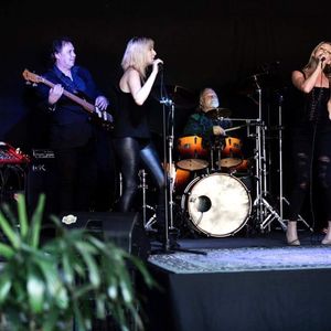 Molly Frocks, cover band in Sunshine Coast, photo 2