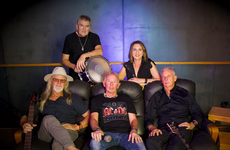 OzRageous, cover band in Sunshine Coast, photo 3